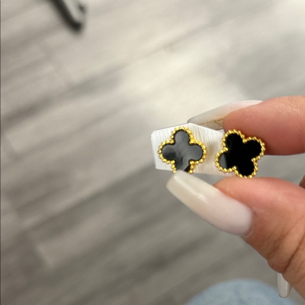 Elegant Black and Gold Clover Earrings
